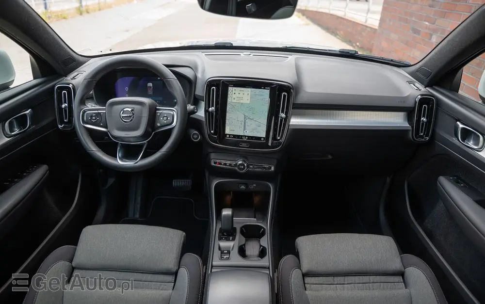 VOLVO XC 40 B3 B DKG Plus Bright