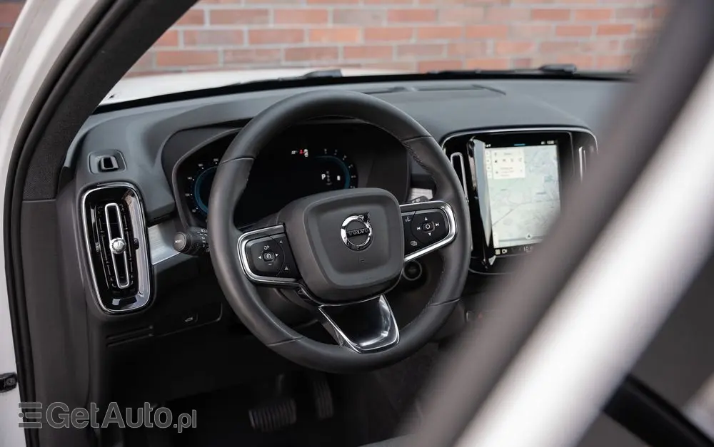 VOLVO XC 40 B3 B DKG Plus Bright
