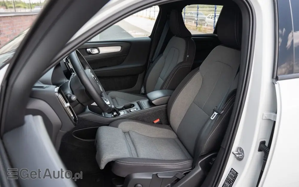 VOLVO XC 40 B3 B DKG Plus Bright