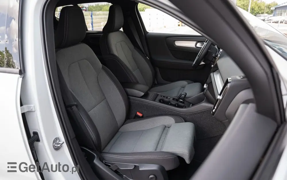 VOLVO XC 40 B3 B DKG Plus Bright