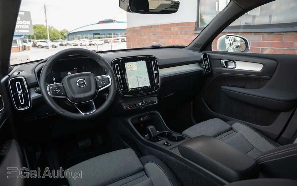 VOLVO XC 40 B3 B DKG Plus Bright