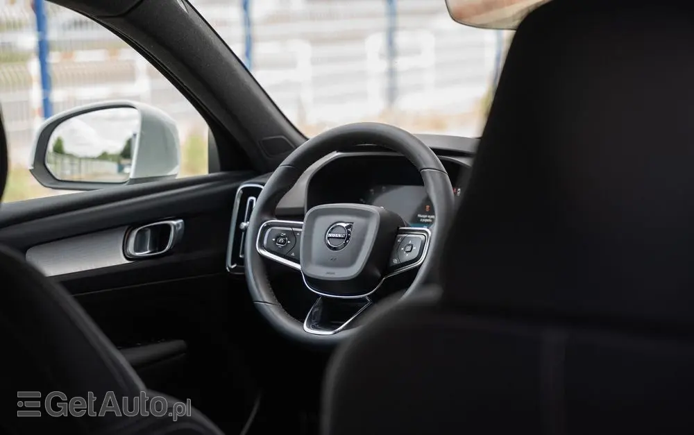 VOLVO XC 40 B3 B DKG Plus Bright