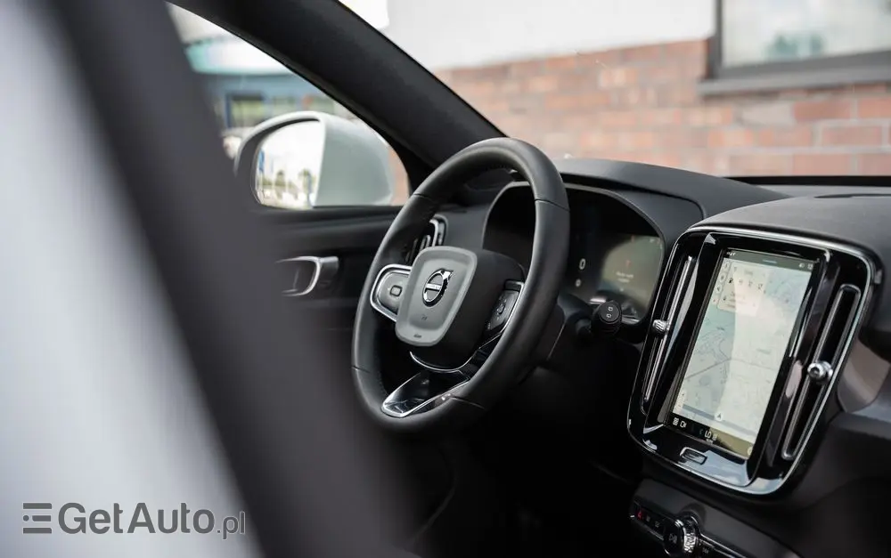 VOLVO XC 40 B3 B DKG Plus Bright