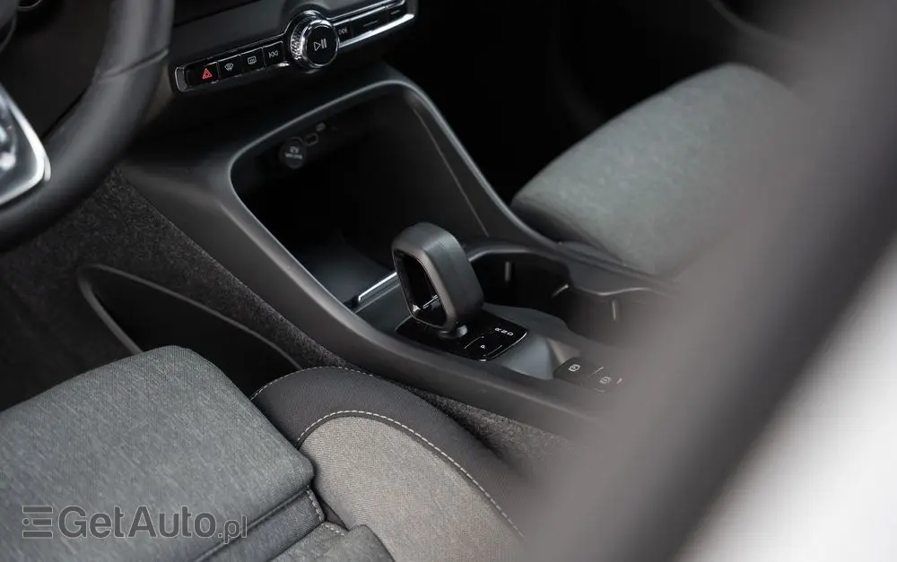 VOLVO XC 40 B3 B DKG Plus Bright