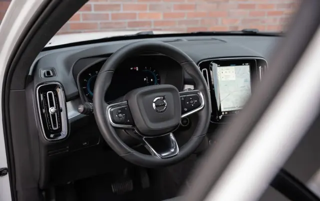 VOLVO XC 40 B3 B DKG Plus Bright