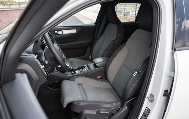 VOLVO XC 40 B3 B DKG Plus Bright