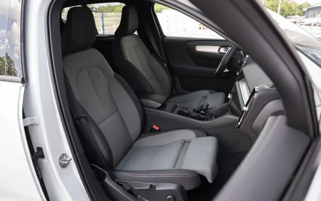 VOLVO XC 40 B3 B DKG Plus Bright
