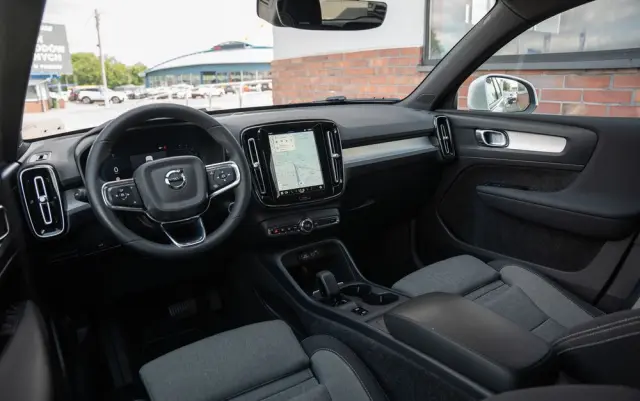 VOLVO XC 40 B3 B DKG Plus Bright