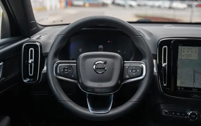 VOLVO XC 40 B3 B DKG Plus Bright