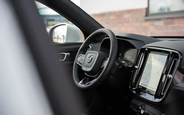 VOLVO XC 40 B3 B DKG Plus Bright