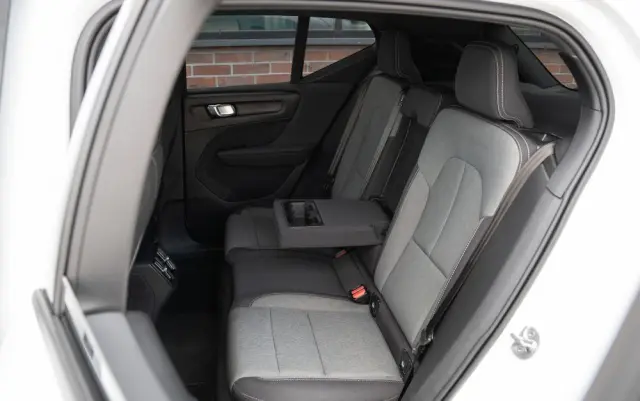 VOLVO XC 40 B3 B DKG Plus Bright