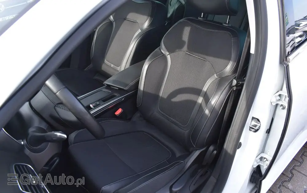 RENAULT Megane 1.3 TCe Intens EDC