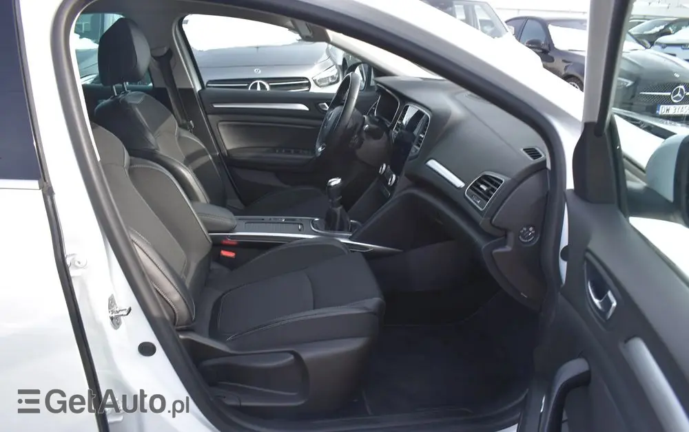 RENAULT Megane 1.3 TCe Intens EDC