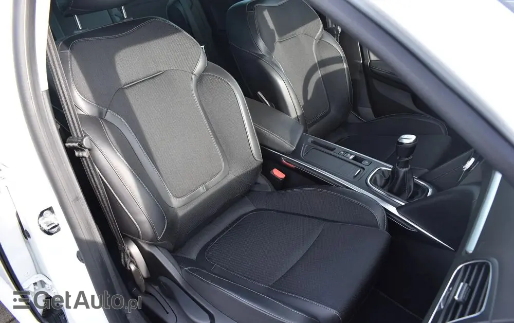 RENAULT Megane 1.3 TCe Intens EDC