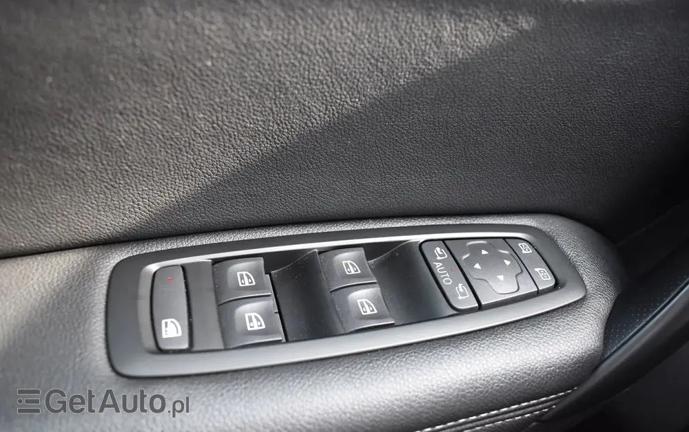 RENAULT Megane 1.3 TCe Intens EDC