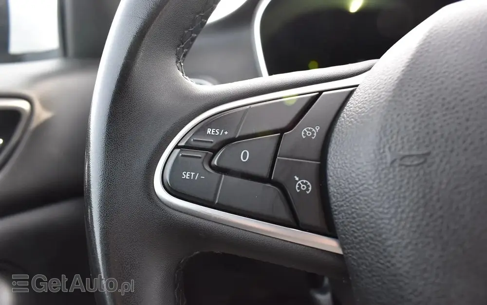 RENAULT Megane 1.3 TCe Intens EDC