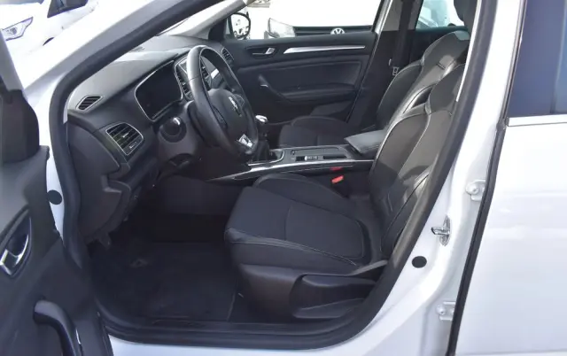 RENAULT Megane 1.3 TCe Intens EDC