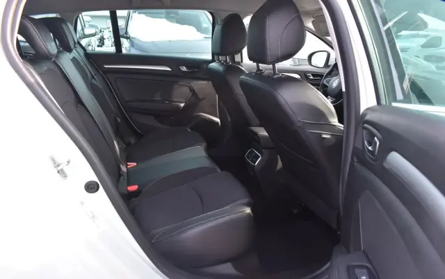 RENAULT Megane 1.3 TCe Intens EDC