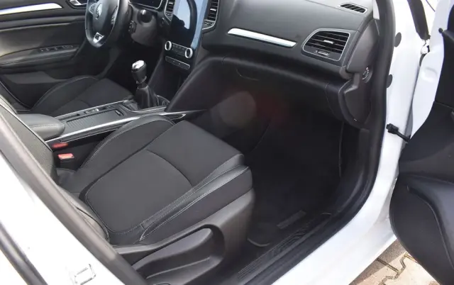 RENAULT Megane 1.3 TCe Intens EDC