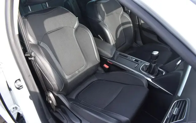 RENAULT Megane 1.3 TCe Intens EDC