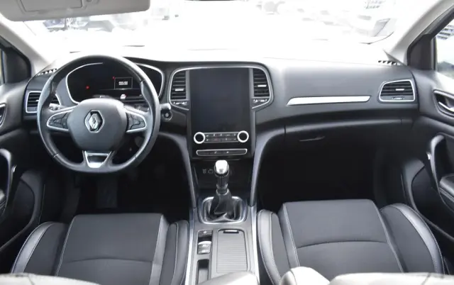 RENAULT Megane 1.3 TCe Intens EDC