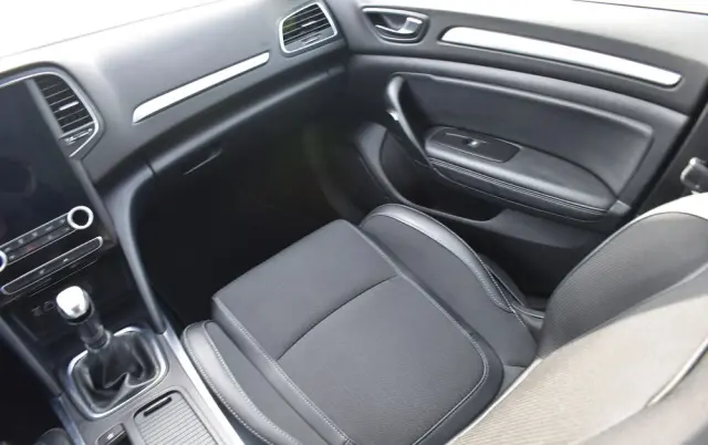 RENAULT Megane 1.3 TCe Intens EDC