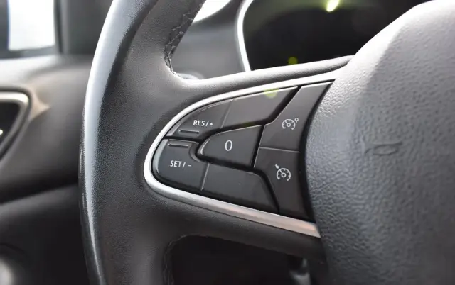 RENAULT Megane 1.3 TCe Intens EDC