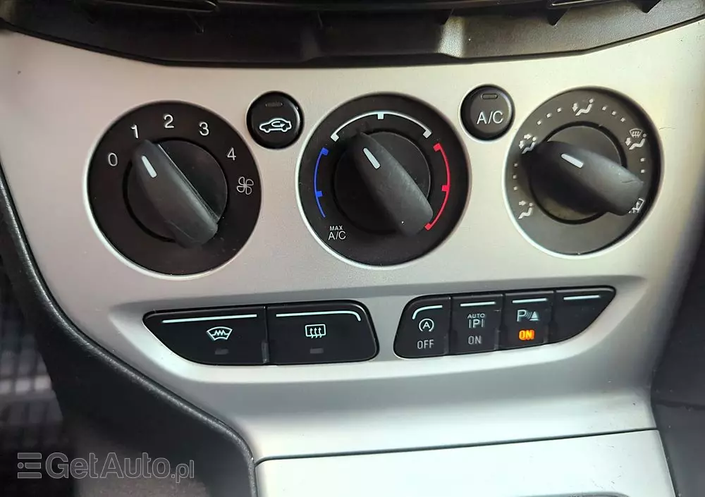 FORD Focus Turnier 1.0 EcoBoost Start-Stopp-System Champions Edition