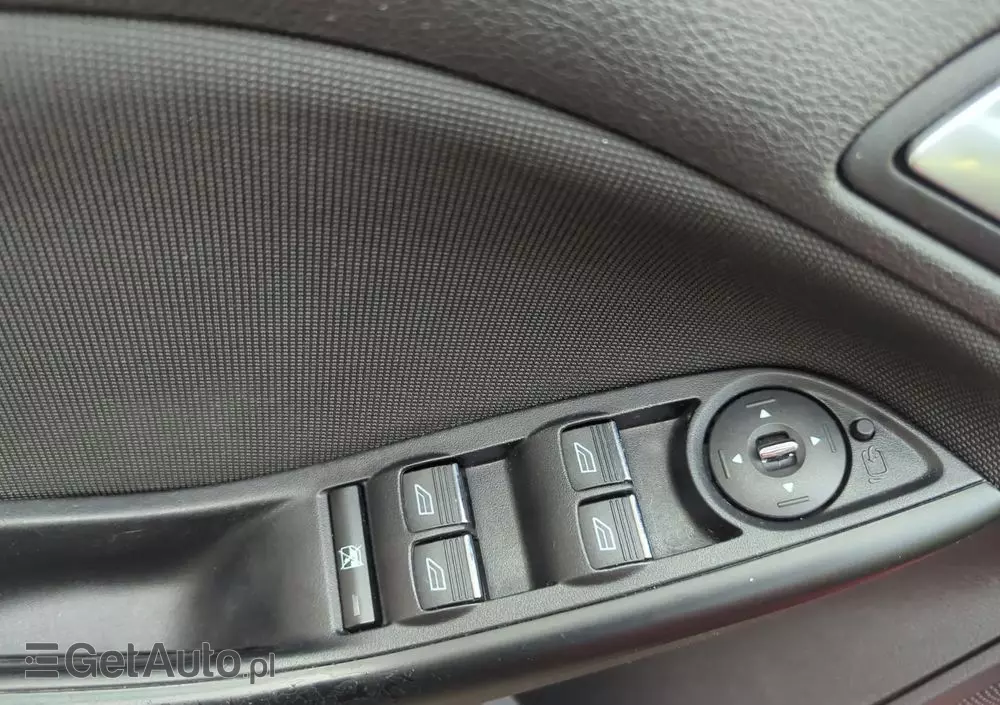 FORD Focus Turnier 1.0 EcoBoost Start-Stopp-System Champions Edition