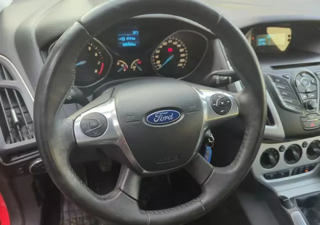 FORD Focus Turnier 1.0 EcoBoost Start-Stopp-System Champions Edition