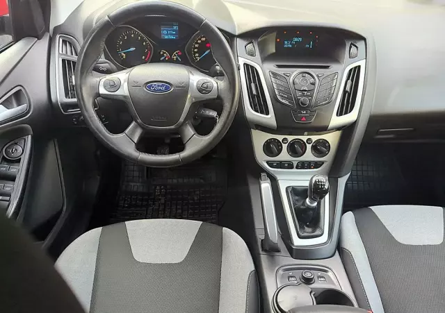 FORD Focus Turnier 1.0 EcoBoost Start-Stopp-System Champions Edition