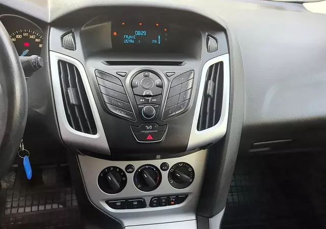 FORD Focus Turnier 1.0 EcoBoost Start-Stopp-System Champions Edition