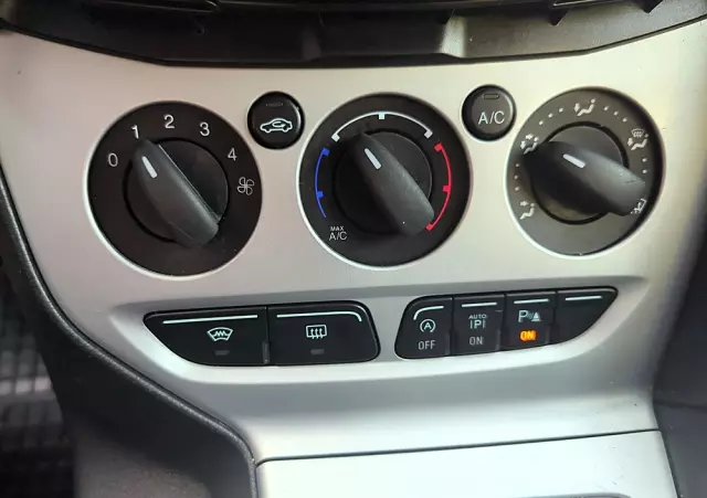 FORD Focus Turnier 1.0 EcoBoost Start-Stopp-System Champions Edition