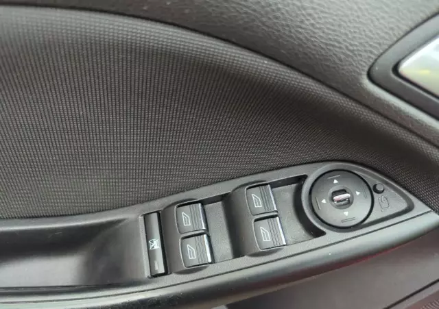 FORD Focus Turnier 1.0 EcoBoost Start-Stopp-System Champions Edition