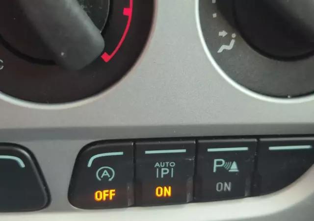 FORD Focus Turnier 1.0 EcoBoost Start-Stopp-System Champions Edition