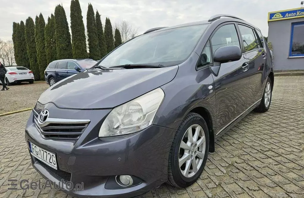TOYOTA Verso 