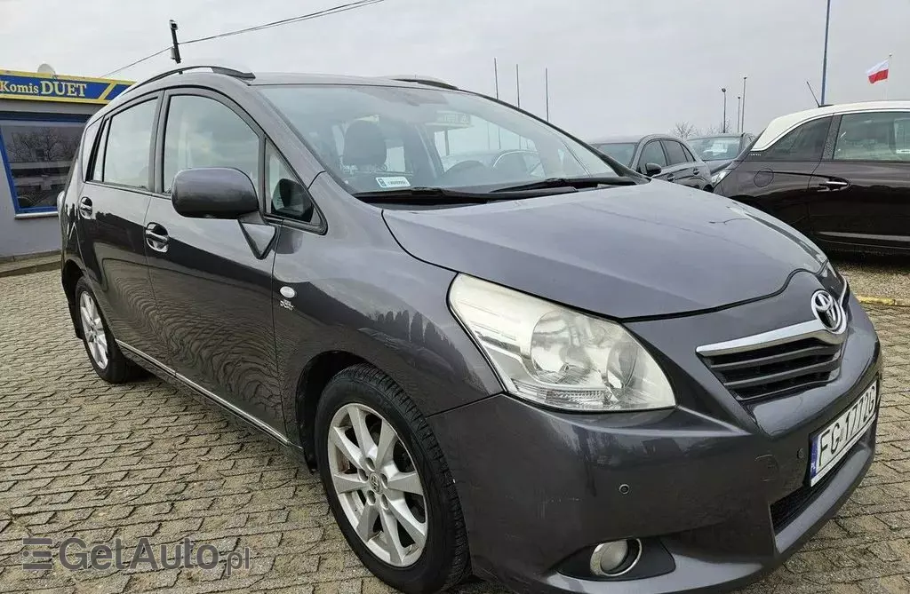 TOYOTA Verso 