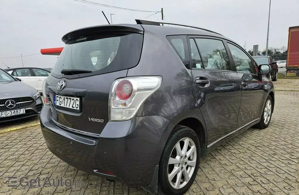 TOYOTA Verso 