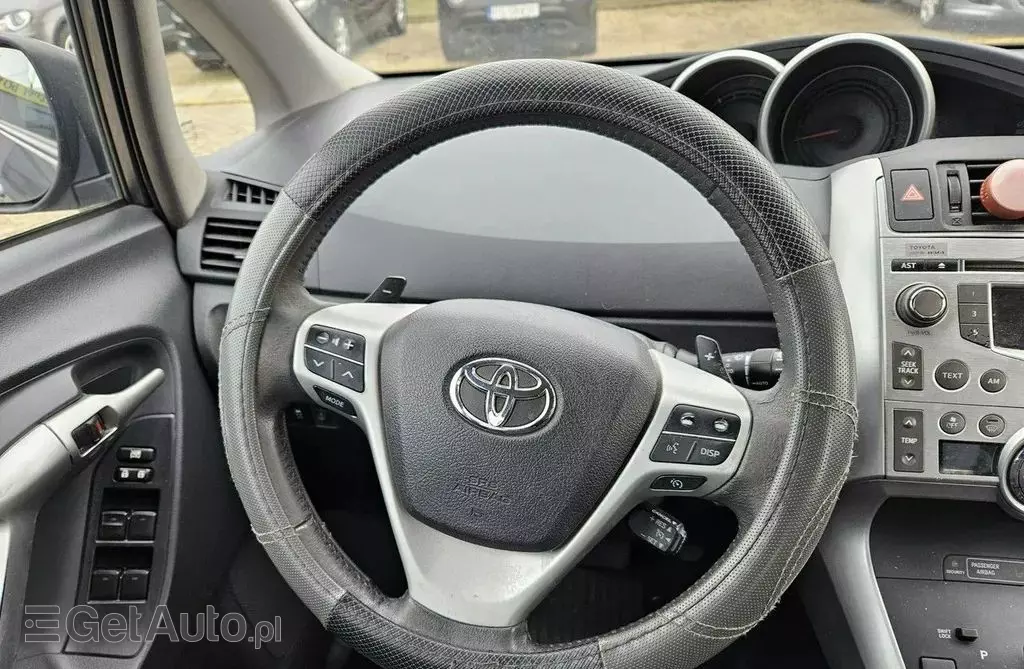 TOYOTA Verso 