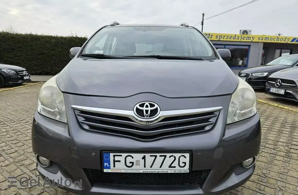 TOYOTA Verso 