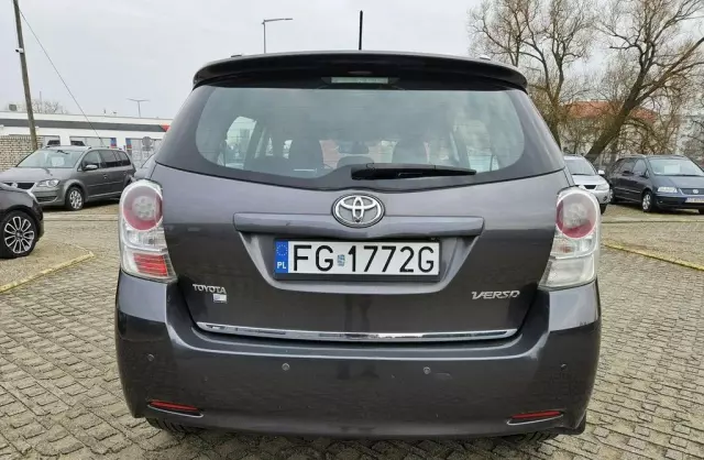 TOYOTA Verso 
