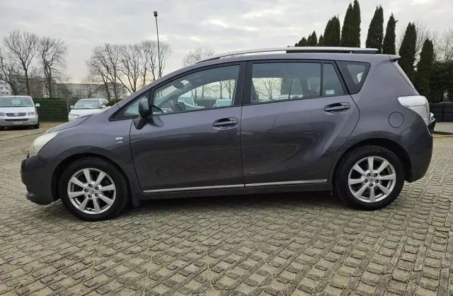 TOYOTA Verso 
