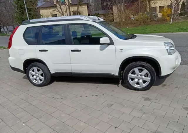 NISSAN X-Trail 2.0 dCi 4x4 DPF Platinum