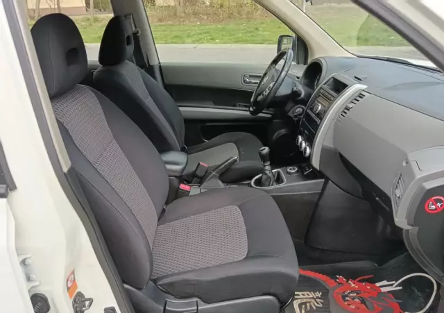 NISSAN X-Trail 2.0 dCi 4x4 DPF Platinum