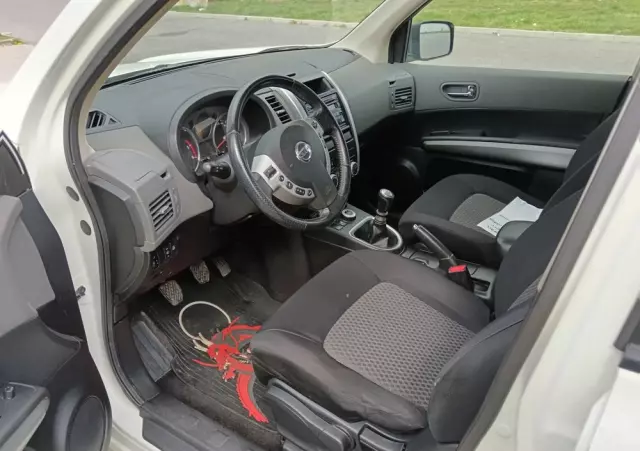 NISSAN X-Trail 2.0 dCi 4x4 DPF Platinum