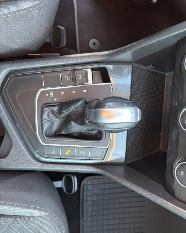 VOLKSWAGEN Tiguan 2.0 TDI SCR (BlueMotion Technology) DSG Comfortline