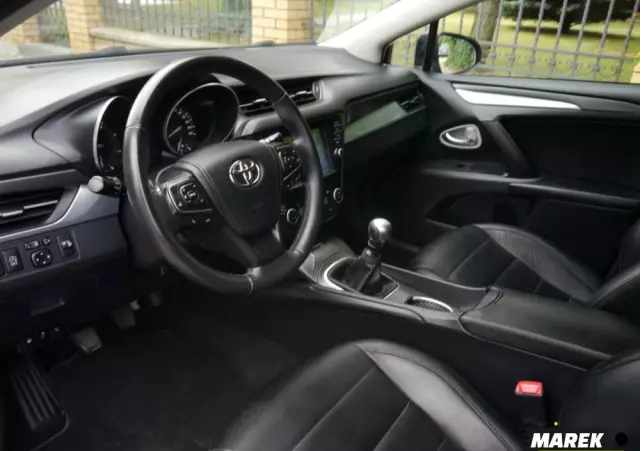 TOYOTA Avensis 