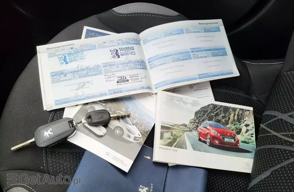 PEUGEOT 208 