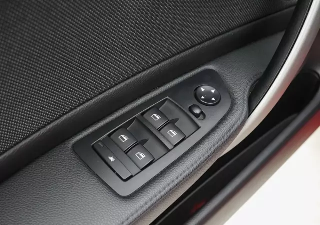 BMW Seria 1 118d DPF Edition Sport