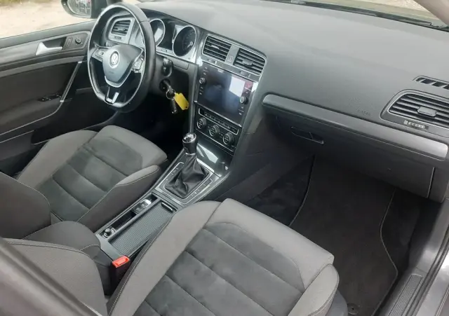 VOLKSWAGEN Golf VII 1.6 TDI BMT Highline
